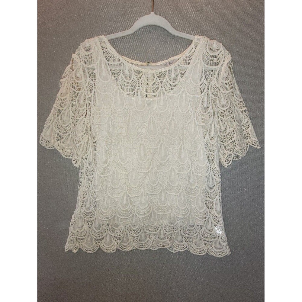 Roz & Ali Size Medium Cream Lace Overlay Short Sleeve Blouse